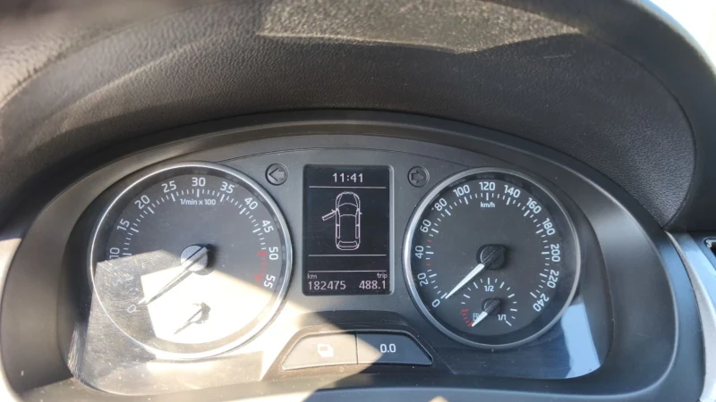 Skoda Rapid, снимка 5 - Автомобили и джипове - 53585713