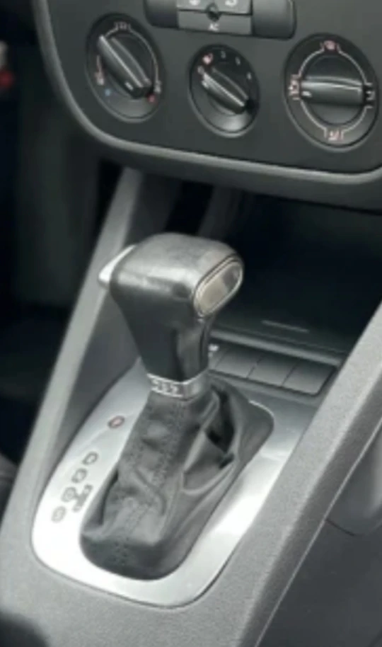 VW Golf, снимка 4 - Автомобили и джипове - 53071720