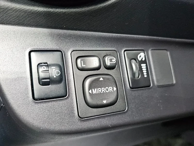 Toyota Prius C 1.5, снимка 14 - Автомобили и джипове - 55198638
