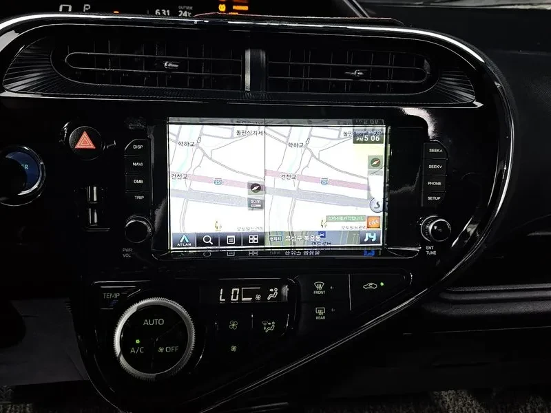 Toyota Prius C 1.5, снимка 16 - Автомобили и джипове - 55198638