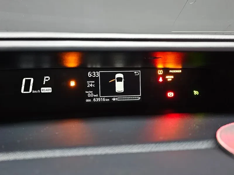 Toyota Prius C 1.5, снимка 8 - Автомобили и джипове - 55198638