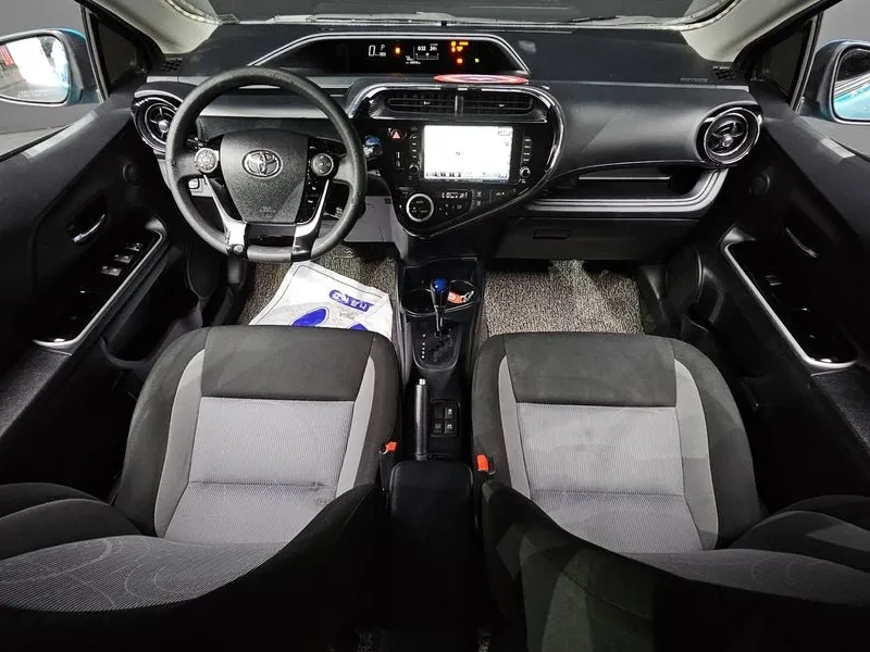Toyota Prius C 1.5, снимка 7 - Автомобили и джипове - 55198638
