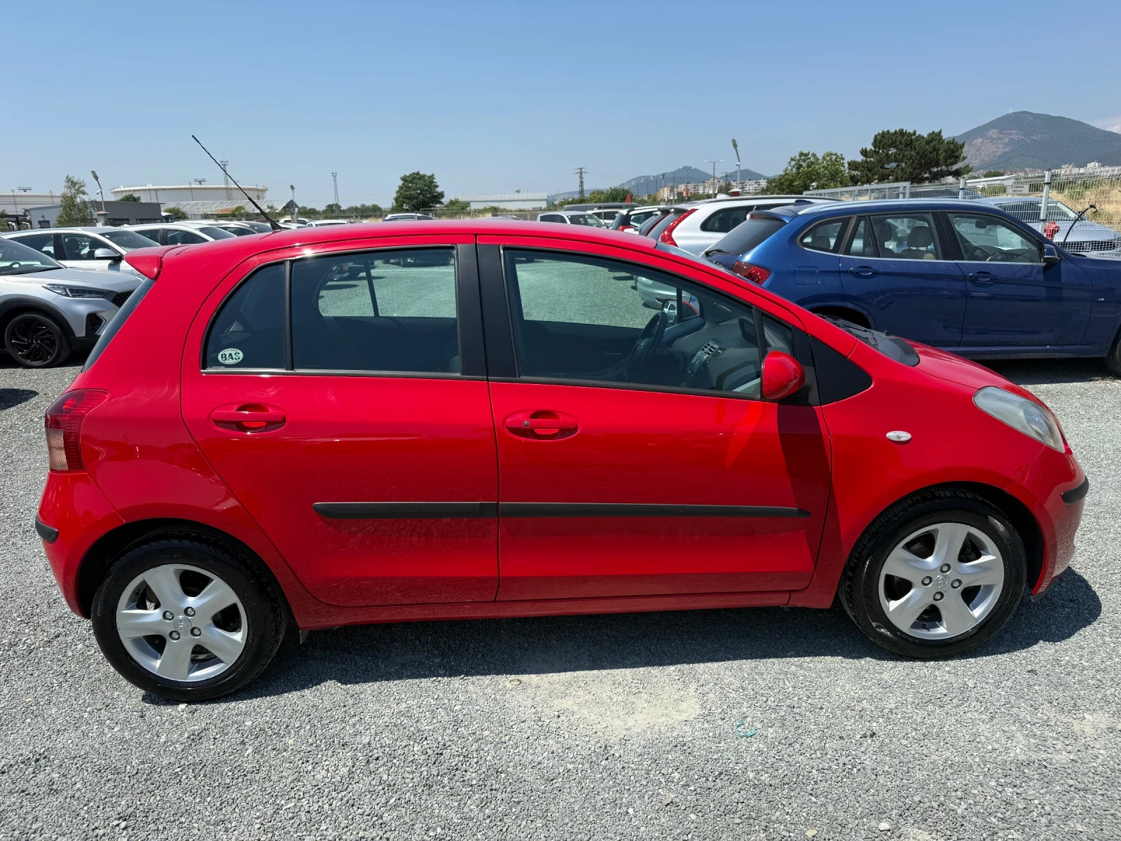 Toyota Yaris (KATO НОВА) - изображение 4
