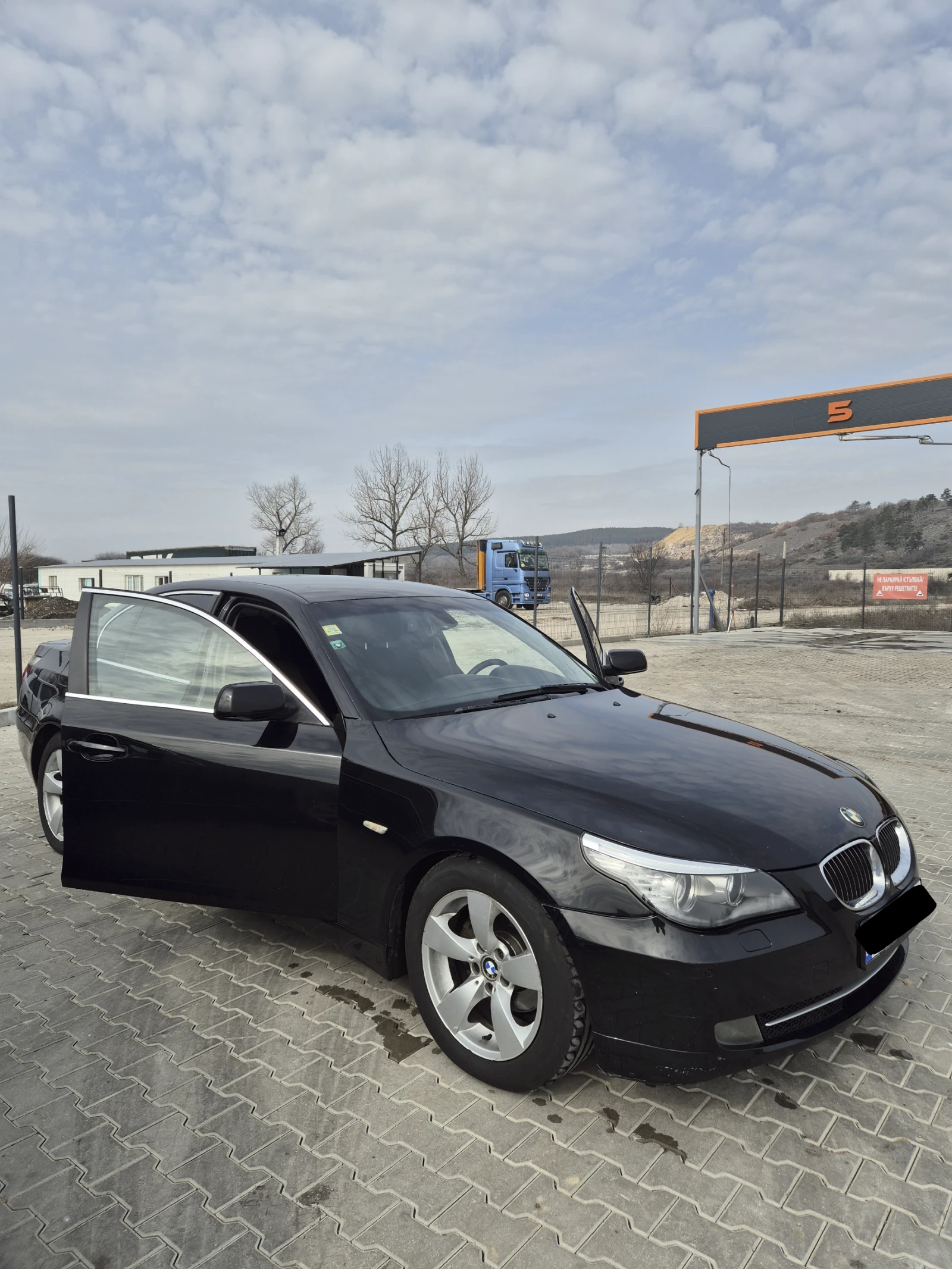 BMW 520 E60 Facelift, снимка 6 - Автомобили и джипове - 53780314