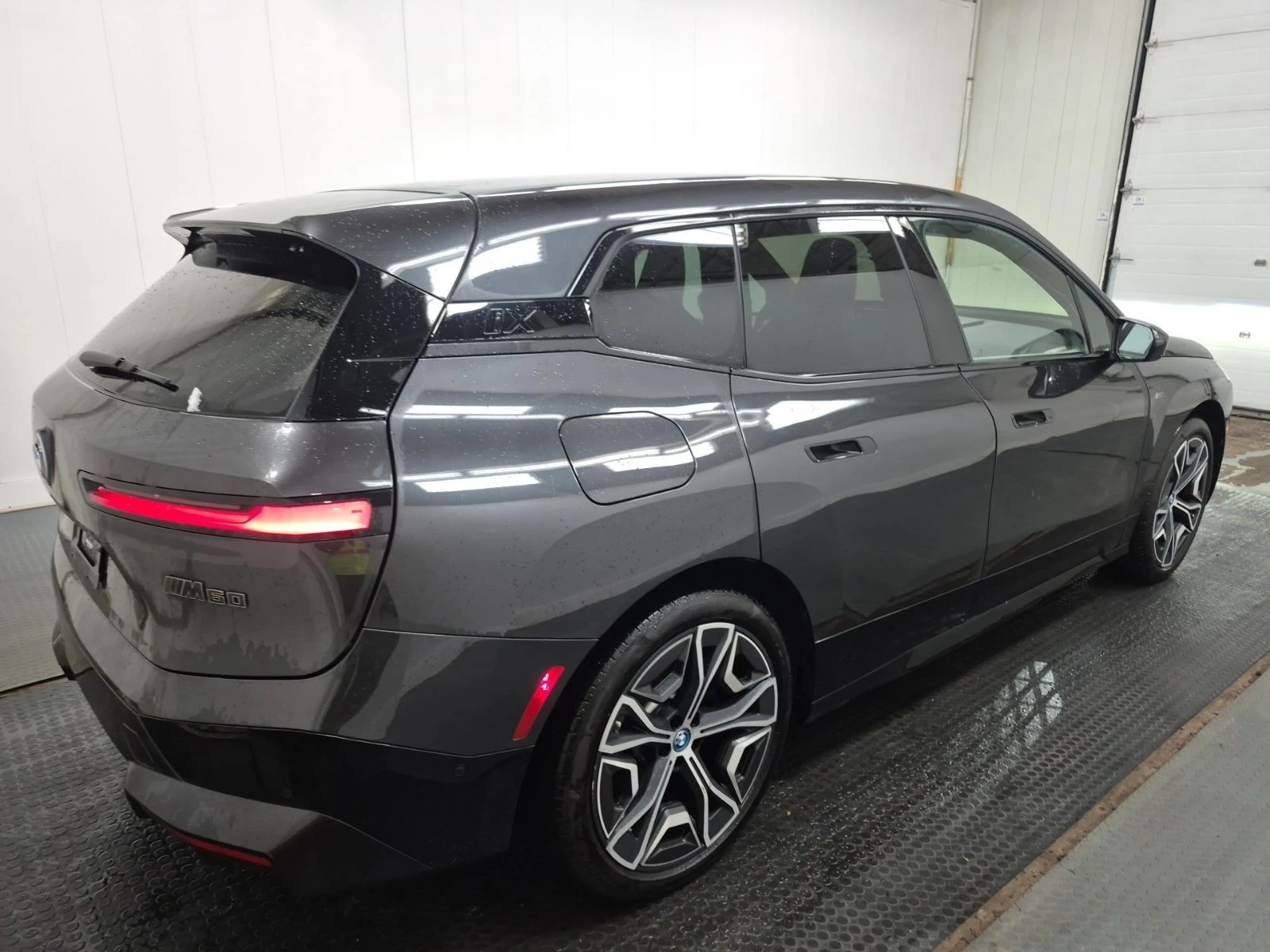 BMW iX M60 АВТО КРЕДИТ, снимка 3 - Автомобили и джипове - 53962778