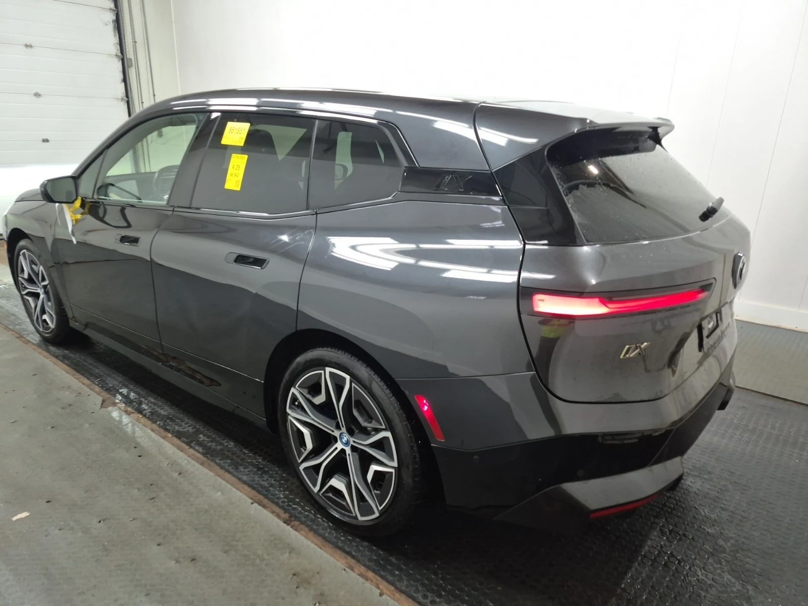 BMW iX M60 АВТО КРЕДИТ, снимка 4 - Автомобили и джипове - 53962778