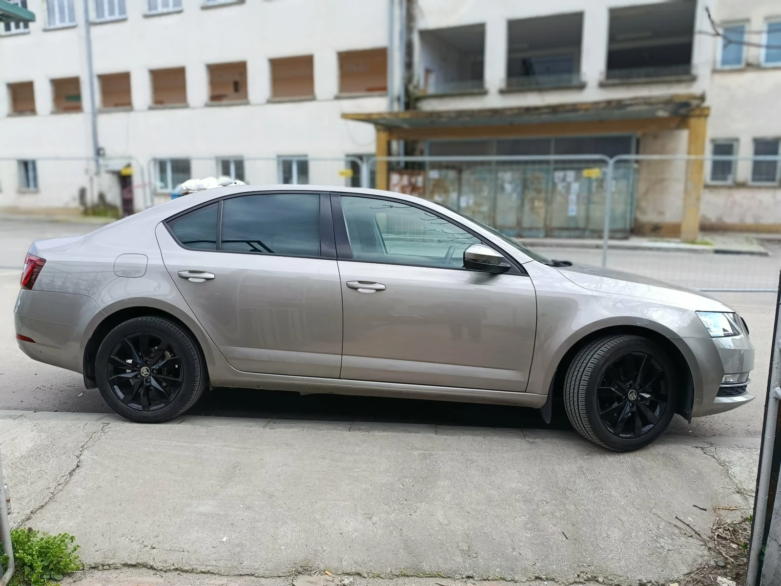 Skoda Octavia 1, 6, снимка 12 - Автомобили и джипове - 54092721