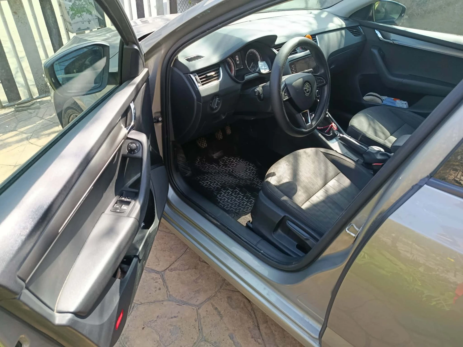 Skoda Octavia 1, 6, снимка 7 - Автомобили и джипове - 54092721