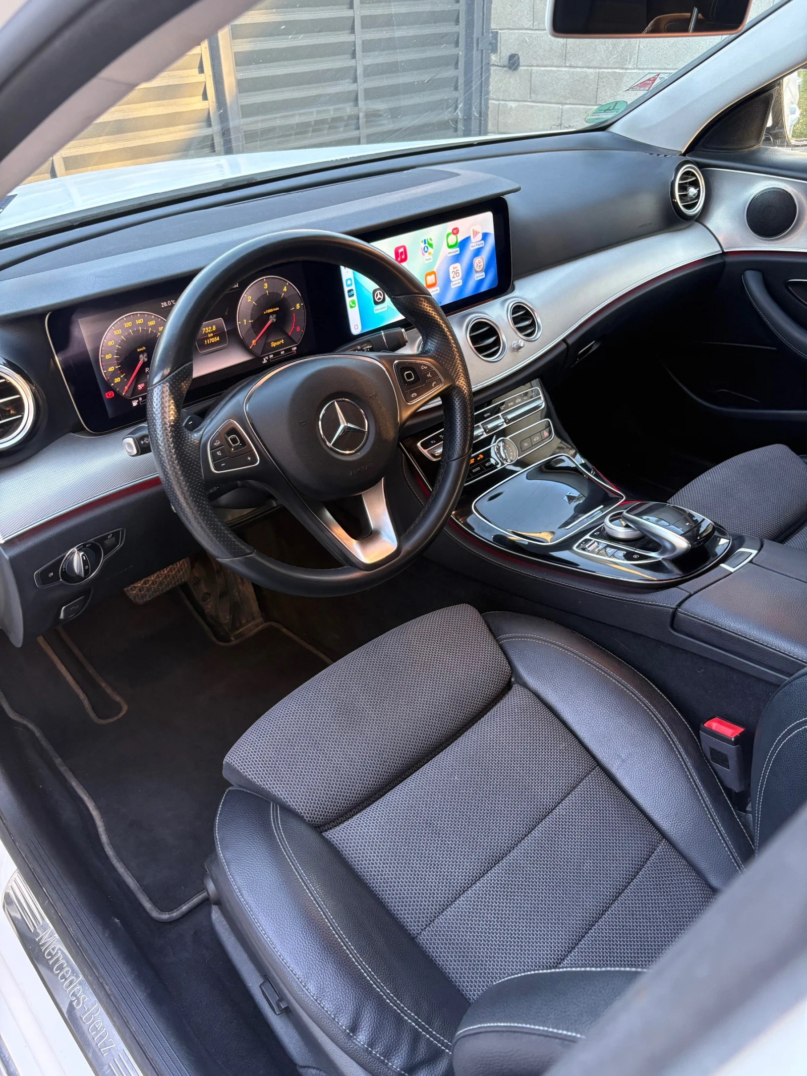 Mercedes-Benz E 350 4MATIC, снимка 11 - Автомобили и джипове - 54793610
