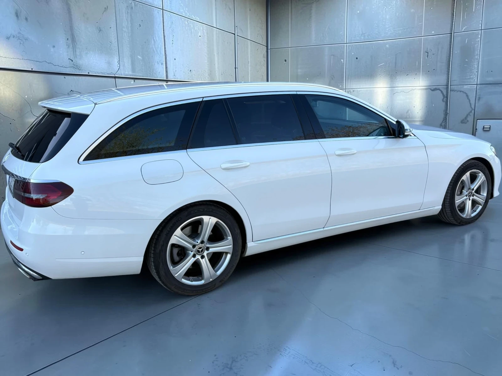 Mercedes-Benz E 350 4MATIC - 120k KM с ИСТОРИЯ, снимка 5 - Автомобили и джипове - 54793610