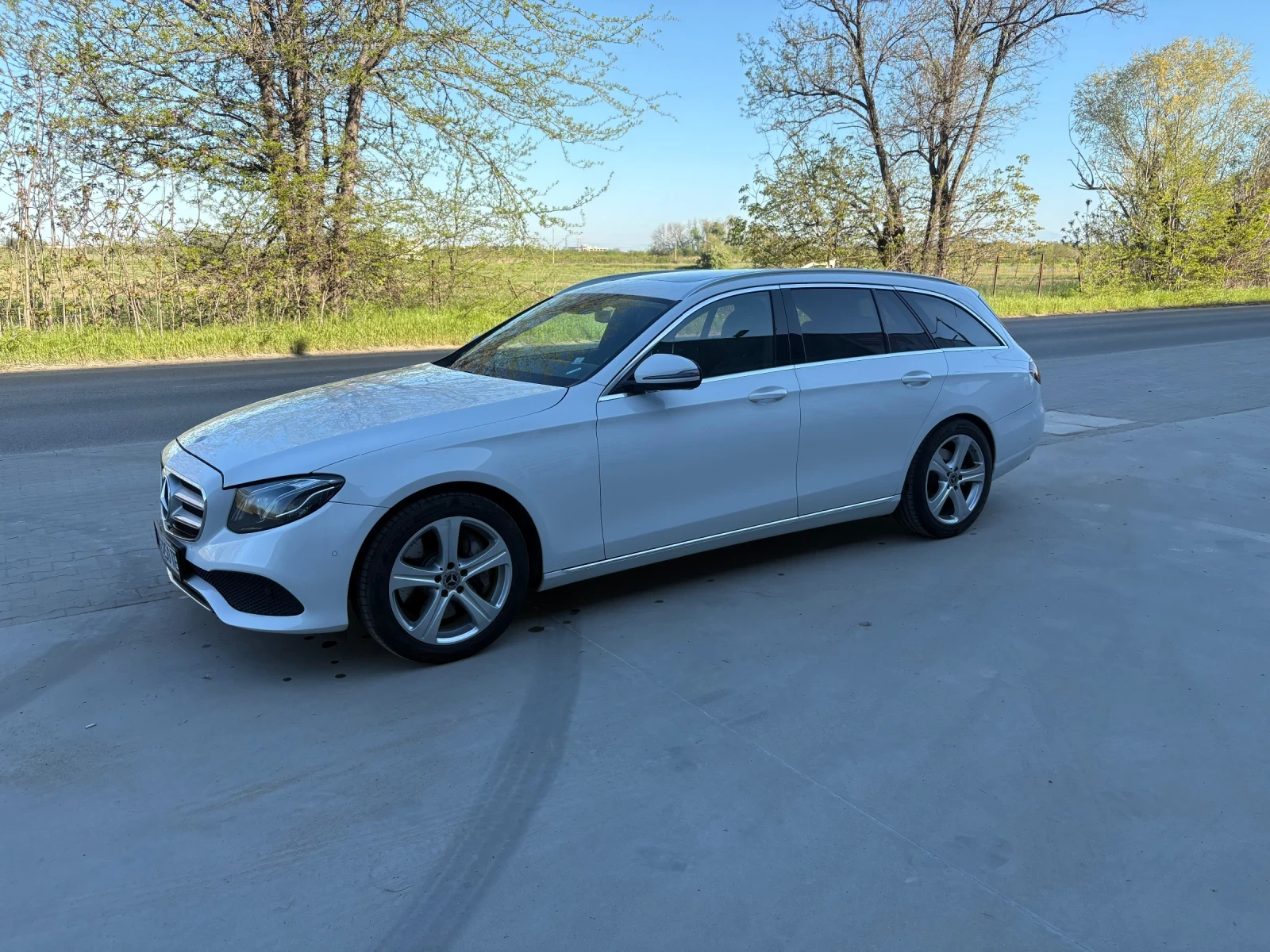 Mercedes-Benz E 350 4MATIC, снимка 2 - Автомобили и джипове - 54793610