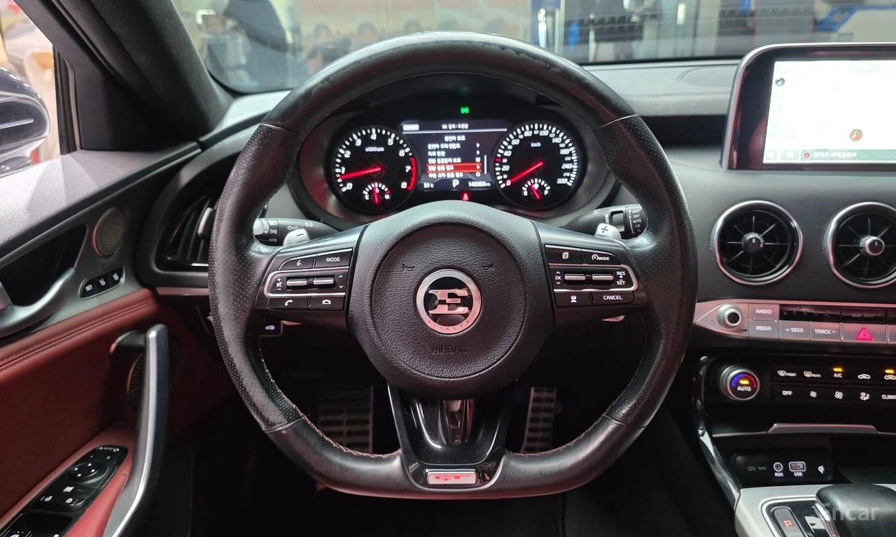 Kia Stinger 3.3 GT AWD* DISTRONIC* HARMAN KARDON* 360* ХЕДЪП* , снимка 9 - Автомобили и джипове - 55244653