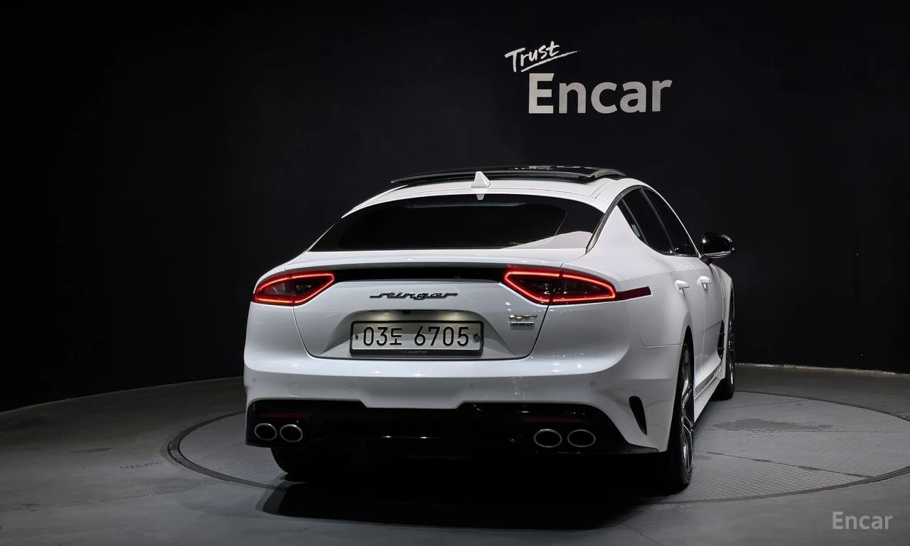 Kia Stinger 3.3 GT AWD* DISTRONIC* HARMAN KARDON* 360* ХЕДЪП* , снимка 4 - Автомобили и джипове - 55244653