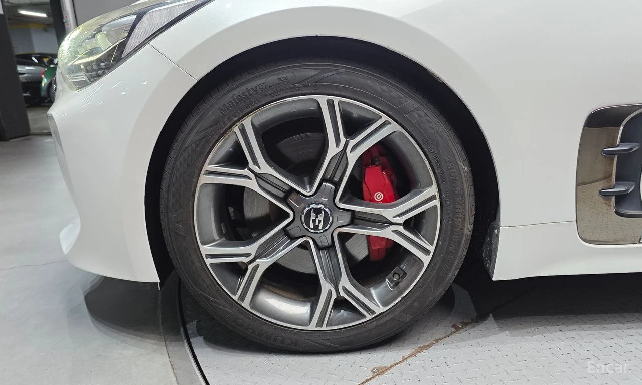 Kia Stinger 3.3 GT AWD* DISTRONIC* HARMAN KARDON* 360* ХЕДЪП* , снимка 5 - Автомобили и джипове - 55244653