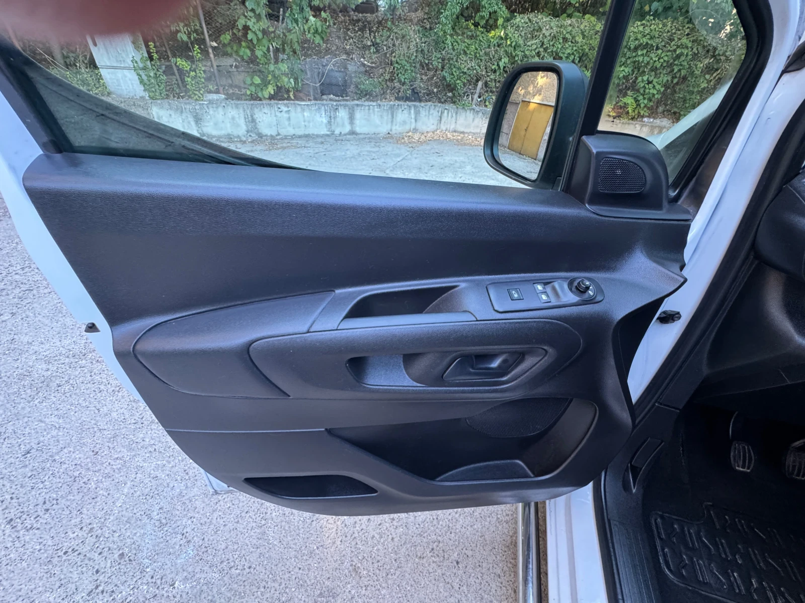Opel Combo 1.5 HDI* 102p.s* Premium пакет, снимка 16 - Автомобили и джипове - 55769806