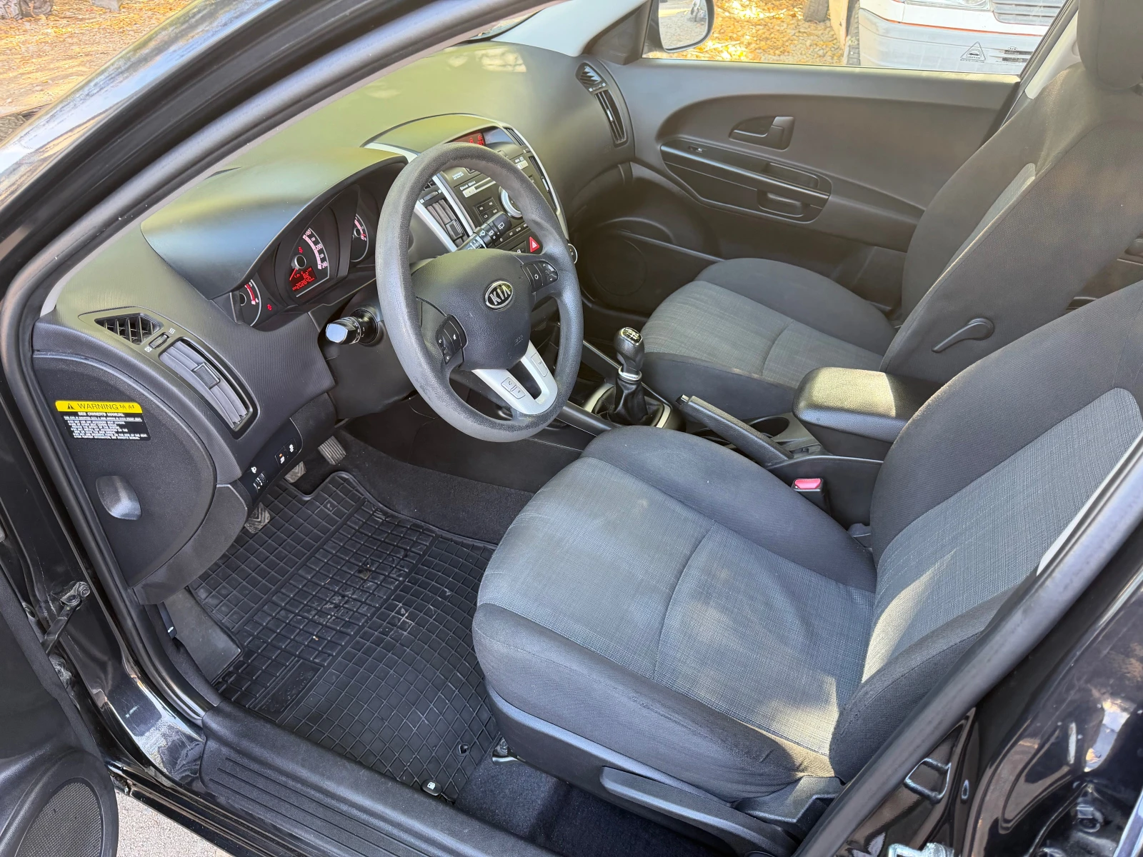 Kia Ceed 1.6crdi отлична, снимка 7 - Автомобили и джипове - 56584795