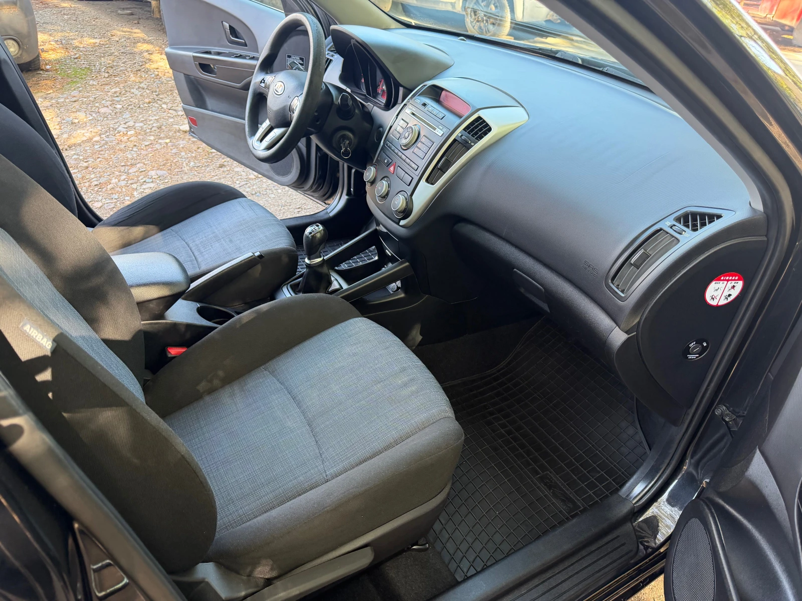 Kia Ceed 1.6crdi отлична, снимка 11 - Автомобили и джипове - 56584795