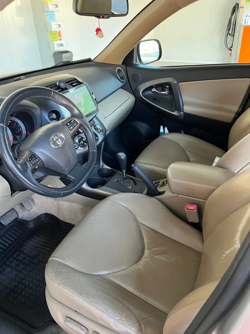 Toyota Rav4, снимка 9 - Автомобили и джипове - 47720831