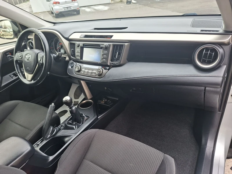 Toyota Rav4 2.0D4D NAVI Реални км.!!!, снимка 9 - Автомобили и джипове - 53222764