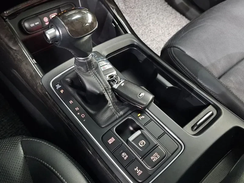 Kia Sorento 2.2 CRDI 4WD, снимка 9 - Автомобили и джипове - 54265397