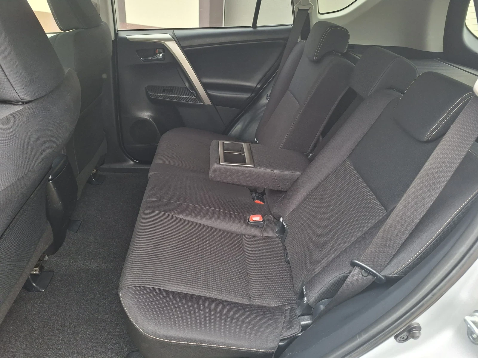 Toyota Rav4 2.0D4D NAVI Реални км.!!! - изображение 10