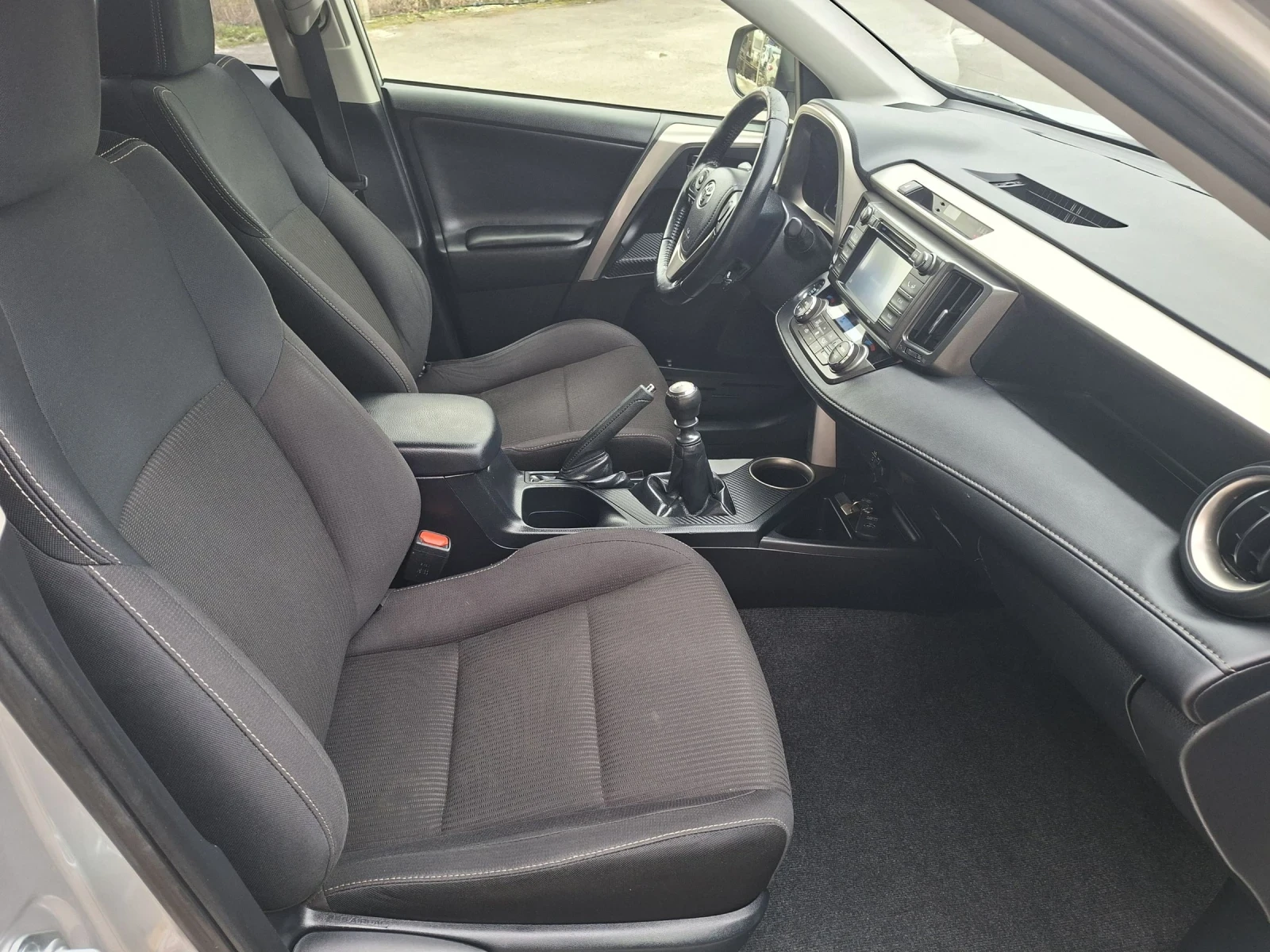 Toyota Rav4 2.0D4D NAVI Реални км.!!! - изображение 8