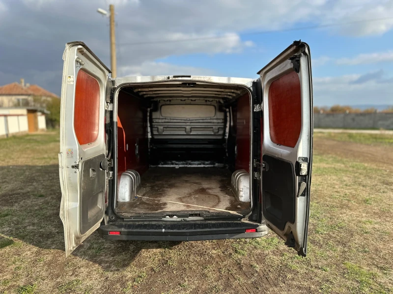 Opel Vivaro, снимка 4 - Бусове и автобуси - 47996933