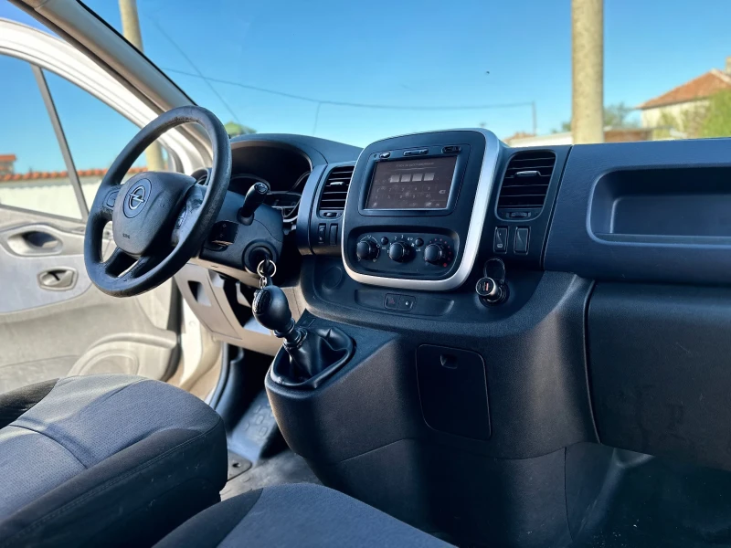 Opel Vivaro, снимка 6 - Бусове и автобуси - 47996933