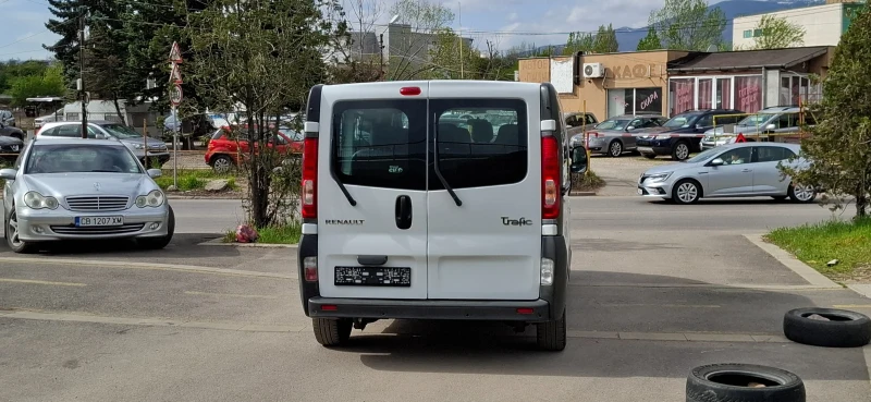Renault Trafic 2.0  115kc Дълга база 211000м 9  местен, снимка 5 - Бусове и автобуси - 49939085