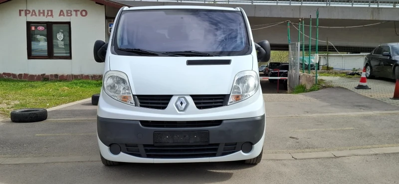 Renault Trafic 2.0  115kc Дълга база 211000м 9  местен, снимка 17 - Бусове и автобуси - 49939085