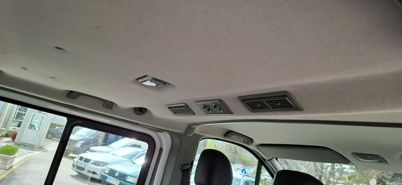 Renault Trafic 2.0  115kc Дълга база 211000м 9  местен, снимка 12 - Бусове и автобуси - 49939085