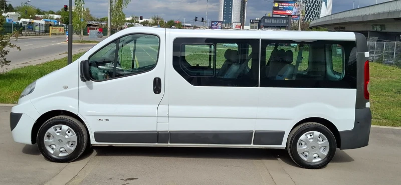 Renault Trafic 2.0  115kc Дълга база 211000м 9  местен, снимка 3 - Бусове и автобуси - 49939085