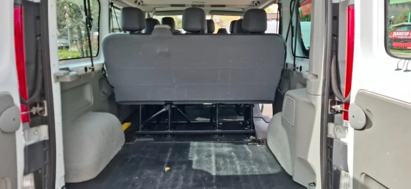 Renault Trafic 2.0  115kc Дълга база 211000м 9  местен, снимка 16 - Бусове и автобуси - 49939085