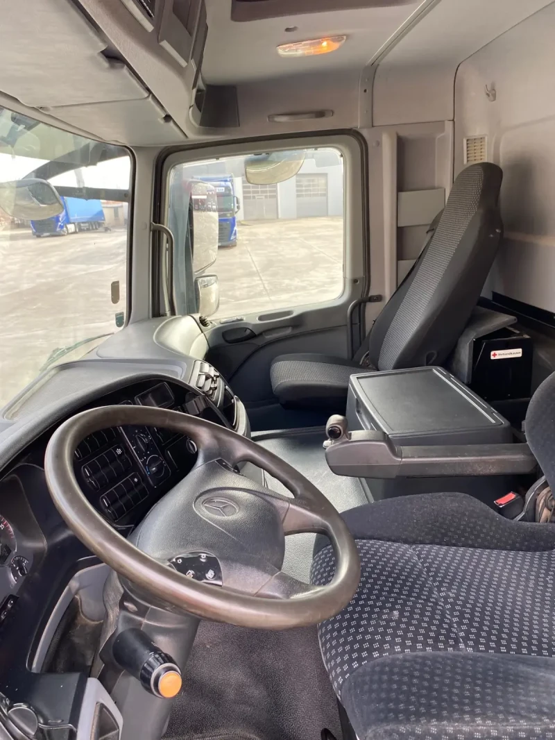 Mercedes-Benz Actros 4148 - Перфектен, снимка 11 - Камиони - 48753879