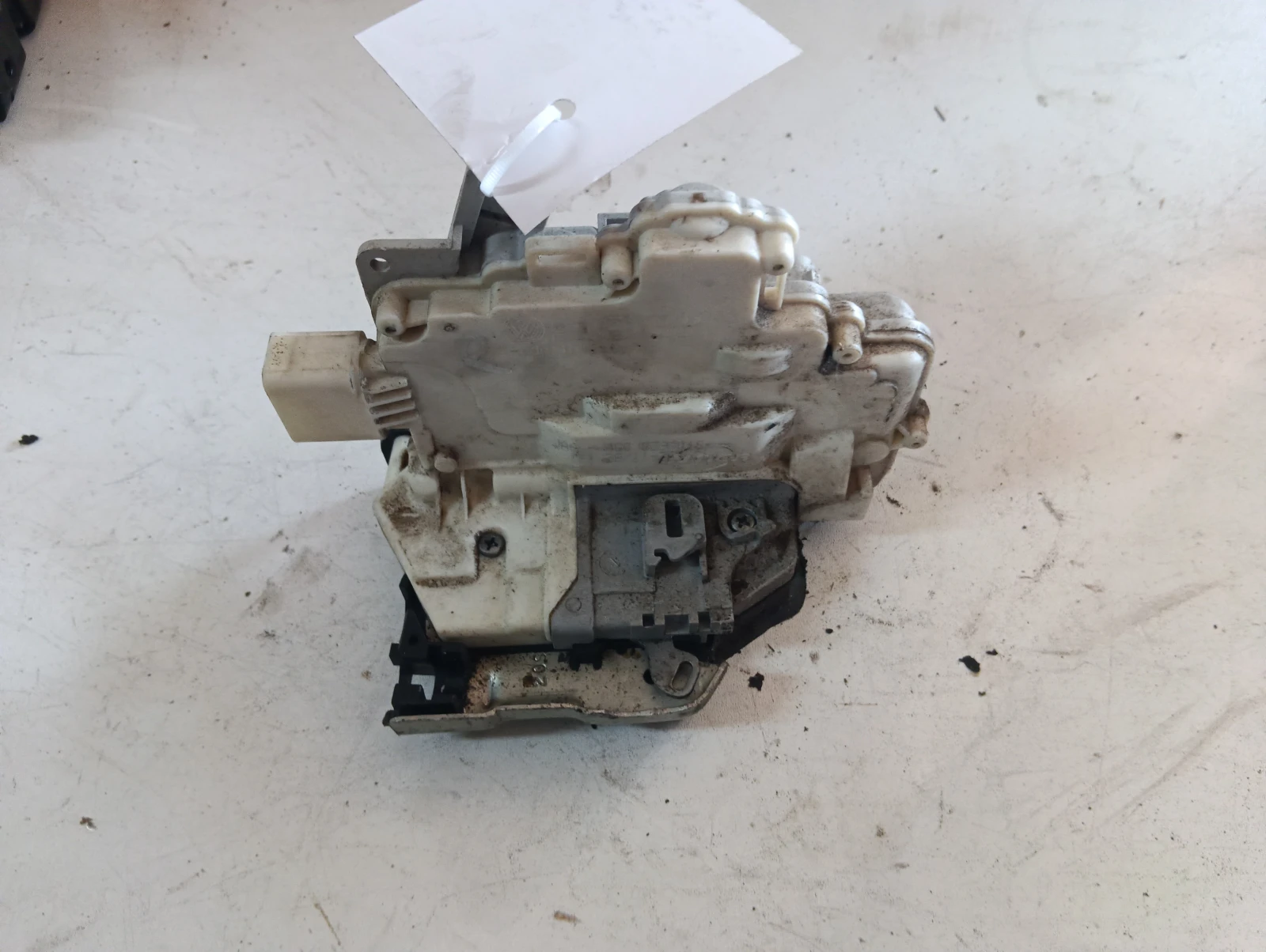 брава (задна лява) 4G0839015 Audi A7