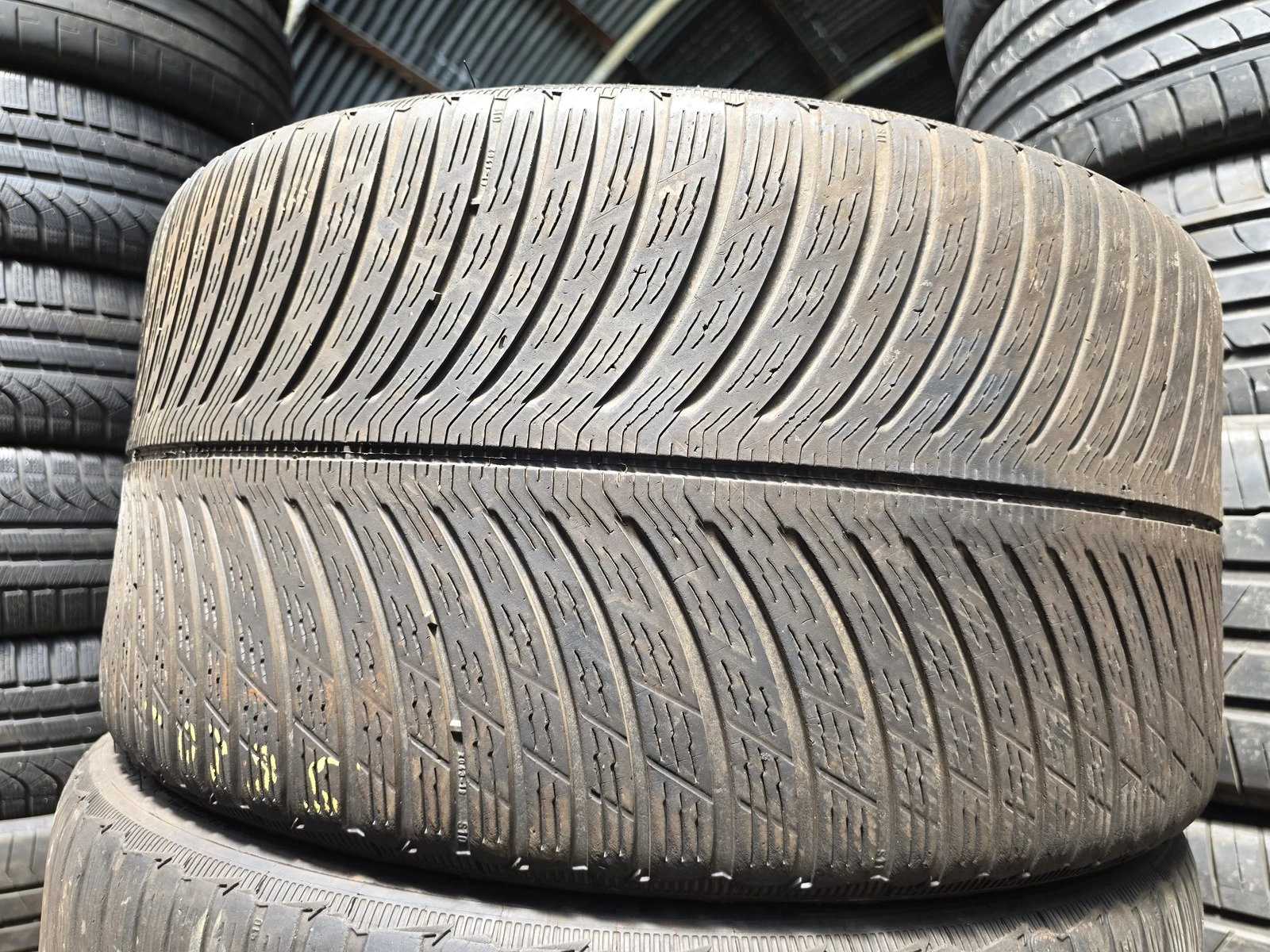 Гуми Зимни 285/30R20