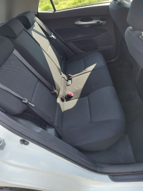 Toyota Auris Хибрид - автомат, снимка 10