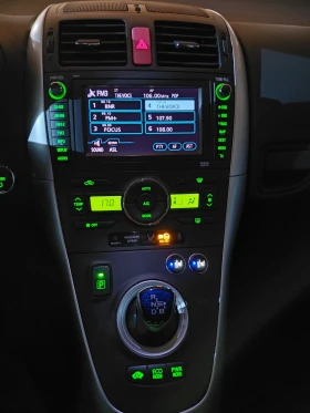 Toyota Auris Хибрид - автомат, снимка 13