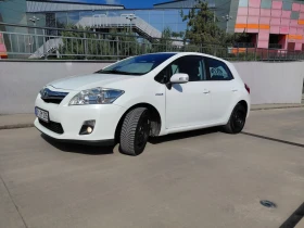 Toyota Auris Хибрид - автомат, снимка 1