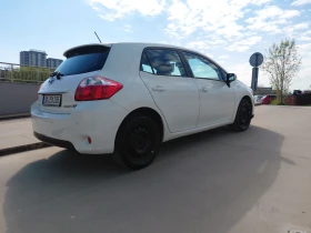Toyota Auris Хибрид - автомат, снимка 3