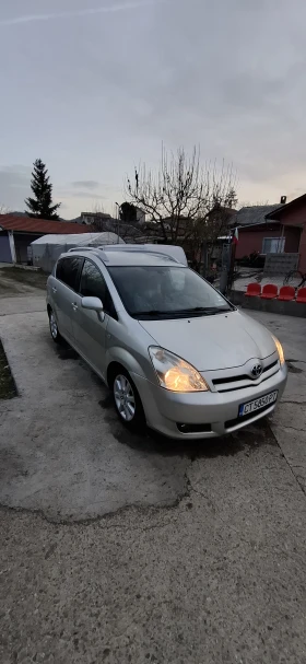 Toyota Corolla Verso, снимка 1