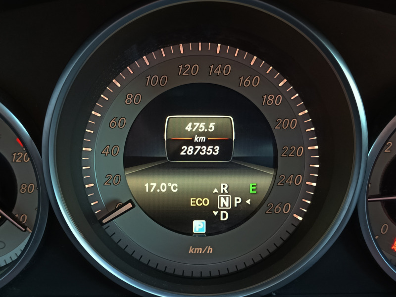 Mercedes-Benz E 200 2.0 CDi, снимка 17 - Автомобили и джипове - 44518026
