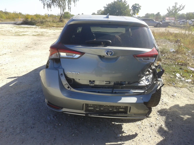 Toyota Auris 1.8, снимка 8 - Автомобили и джипове - 47589800