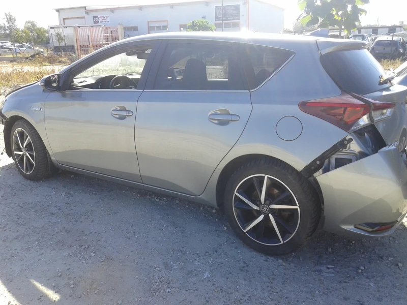 Toyota Auris 1.8, снимка 6 - Автомобили и джипове - 47589800