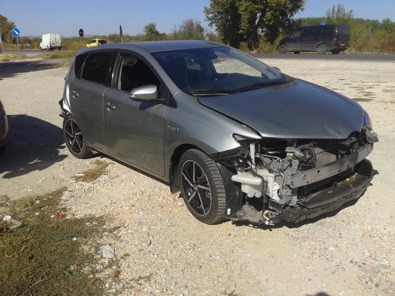 Toyota Auris 1.8, снимка 2 - Автомобили и джипове - 47589800