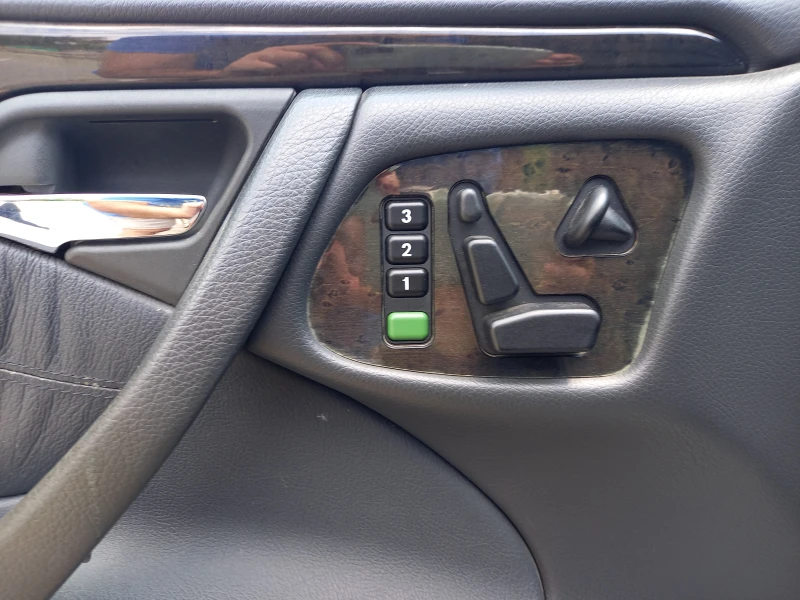 Mercedes-Benz E 320, снимка 12 - Автомобили и джипове - 51063828