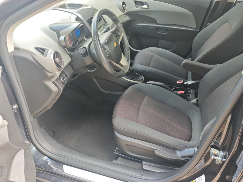 Chevrolet Aveo 1.4i-16V-LIMITED EDITION, снимка 8 - Автомобили и джипове - 52114119