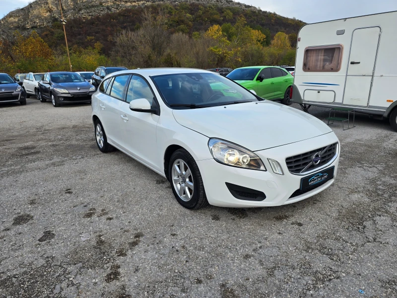 Volvo V60 2.0D КАТО НОВА