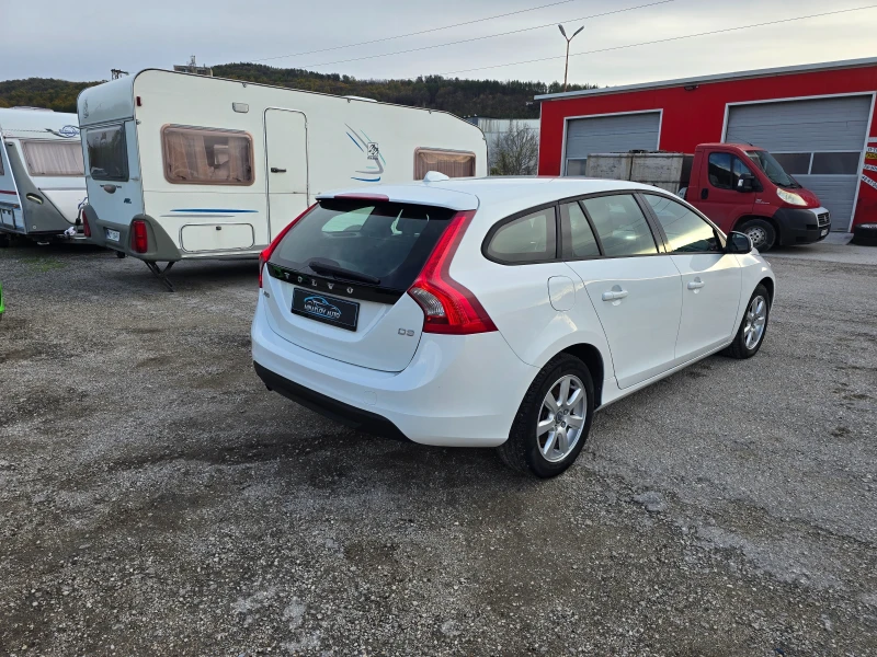 Volvo V60 2.0D КАТО НОВА, снимка 3 - Автомобили и джипове - 52391823