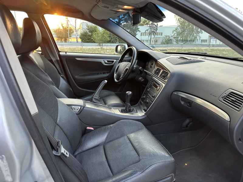 Volvo V70 D5 AWD 6-скорости, снимка 12 - Автомобили и джипове - 53344571